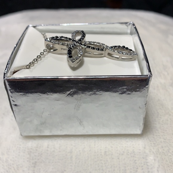 Beautiful silver tone necklace with black and clear stones on cross - Picture 3 of 16